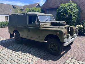 Image 8/8 of Land Rover 88 (1969)