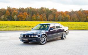 Image 4/55 of BMW 740i (1997)