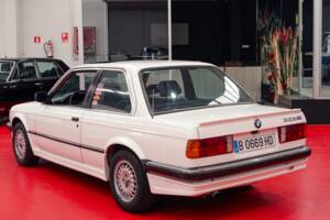 Image 25/38 of BMW 325i (1986)
