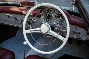 Image 8/46 of Mercedes-Benz 190 SL (1960)
