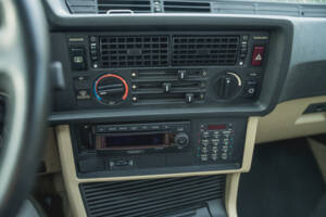Image 13/17 of BMW 635 CSi (1982)