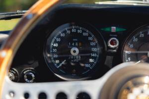 Image 41/50 de Jaguar E-Type (1969)