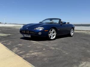 Image 3/20 of Jaguar XKR (2002)