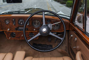 Bild 22/33 von Bentley S1 DHC Park Ward (1956)