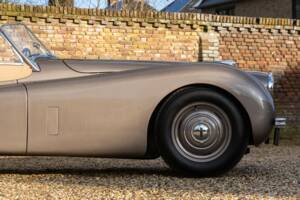 Image 28/50 of Jaguar XK 120 OTS (1952)