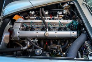 Immagine 27/27 di Aston Martin DB 6 Mk II (1971)