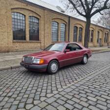 Immagine 1/162 di Mercedes-Benz 230 CE (1989)