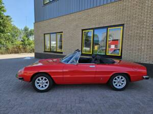 Afbeelding 3/8 van Alfa Romeo 2000 Spider Veloce (1974)