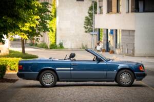 Obraz 28/50 pojazdu Mercedes-Benz 300 CE-24 (1992)