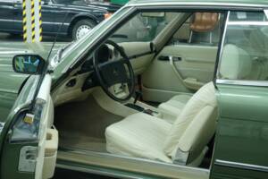 Image 17/50 de Mercedes-Benz 350 SLC (1973)