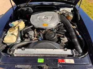 Afbeelding 54/59 van Mercedes-Benz 560 SL (1986)