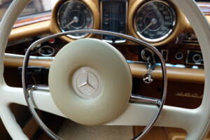 Immagine 36/79 di Mercedes-Benz 280 SE 3,5 (1970)