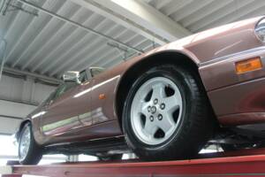 Image 15/50 of Jaguar XJS 4.0 (1994)