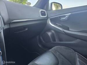 Imagen 29/42 de Volvo V40 D4 R-Design (2014)