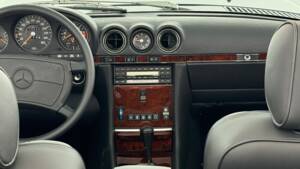 Immagine 23/58 di Mercedes-Benz 560 SL (1989)
