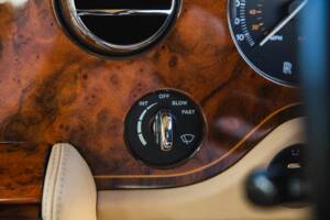 Imagen 37/50 de Rolls-Royce New Silver Dawn (1997)