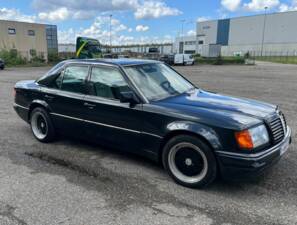 Image 8/8 of Mercedes-Benz 400 E (1991)