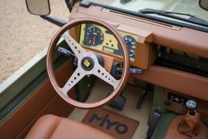Bild 27/47 von Land Rover 90 (1990)