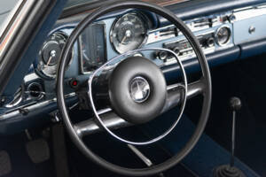 Image 33/48 of Mercedes-Benz 280 SL (1968)