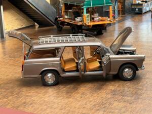 Image 34/40 of Peugeot 404 Break (1965)