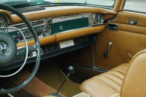 Image 25/50 de Mercedes-Benz 280 SL (1968)