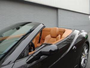 Image 32/99 of Ferrari California (2010)