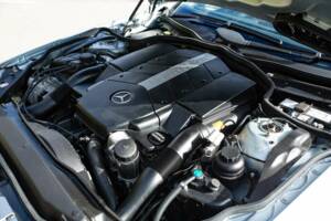 Image 25/50 of Mercedes-Benz SL 500 (2003)