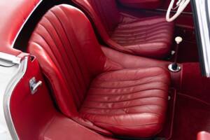 Image 28/36 of Mercedes-Benz 300 SL Roadster (1961)