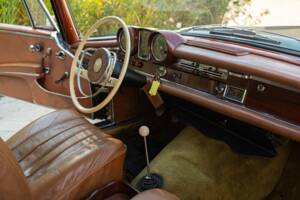 Obraz 47/50 pojazdu Mercedes-Benz 220 SE b (1964)