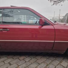 Immagine 44/162 di Mercedes-Benz 230 CE (1989)