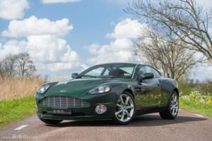 Image 2/17 of Aston Martin V12 Vanquish (2004)