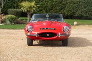 Image 16/50 de Jaguar E-Type (1967)