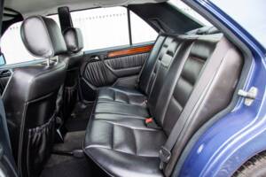 Bild 19/25 von Mercedes-Benz 300 E-24 (1991)