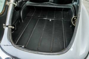 Image 38/47 de Jaguar E-Type (1969)