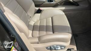 Image 20/51 de Porsche Cayenne Turbo (2011)