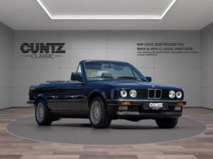 Image 6/27 of BMW 320i (1990)