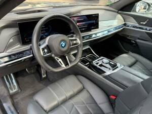 Image 3/9 de BMW i7 eDrive50 (2023)