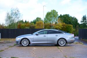 Bild 34/50 von Jaguar XJ 5.0 (2010)