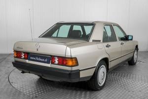 Image 27/50 of Mercedes-Benz 190 D (1986)