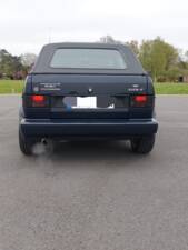 Image 2/4 de Volkswagen Golf Mk I Convertible 1.8 (1989)