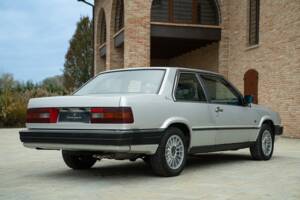 Image 6/50 de Volvo 780 Bertone 2.4 TD (1987)