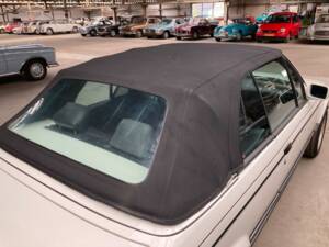 Image 21/34 de BMW 325i (1987)