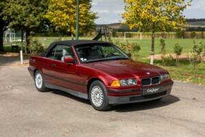 Immagine 11/23 di BMW 318i (1995)