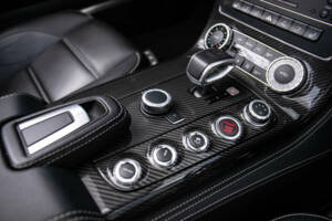 Image 33/50 of Mercedes-Benz SLS AMG Roadster (2014)