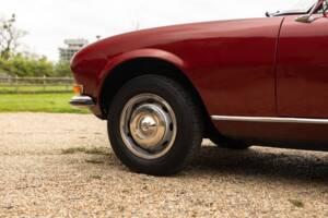Image 29/45 of Peugeot 504 Convertible (1974)