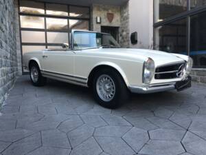 Image 8/43 of Mercedes-Benz 230 SL (1967)