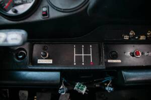 Image 37/50 de Porsche 911 RSR 3.0 (1975)