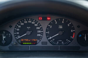 Immagine 26/44 di BMW 328i Touring (1997)