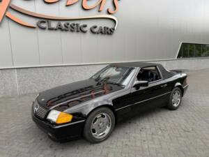 Image 18/50 of Mercedes-Benz 500 SL (1991)