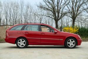 Immagine 5/50 di Mercedes-Benz C 220 CDI T (2003)